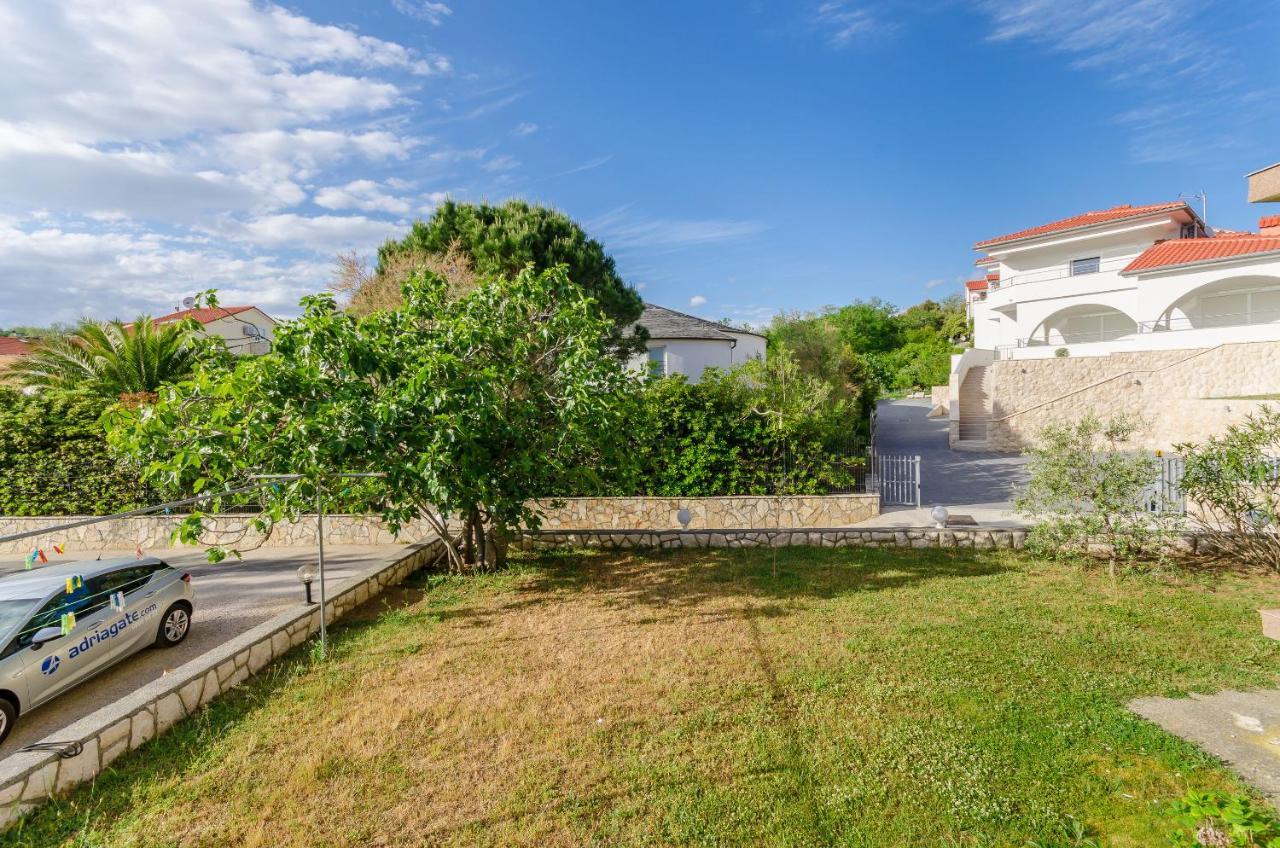 Apartments Alex Lopar Exterior photo